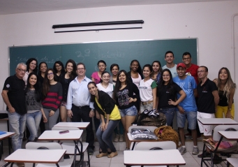 Alunos de Comunicação Social participam de debate sobre jornalismo regional