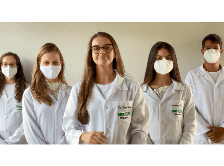 Alunos da Medicina UNIFAGOC gravam vídeo de orientações sobre a COVID-19 em LIBRAS