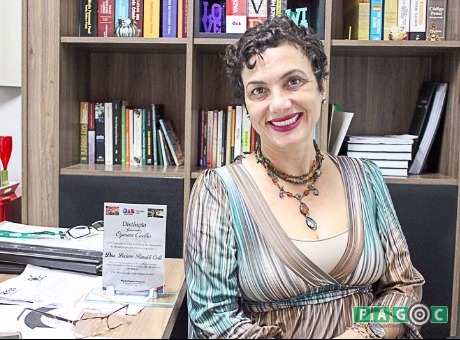 Coordenadora de Direito da Fagoc recebe homenagem da OAB