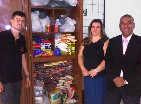 Projeto social recebe alimentos recolhidos na 2ª Copa de FUT7