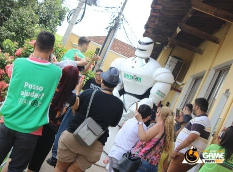 Robozão marca primeira manhã do Game Party 2017