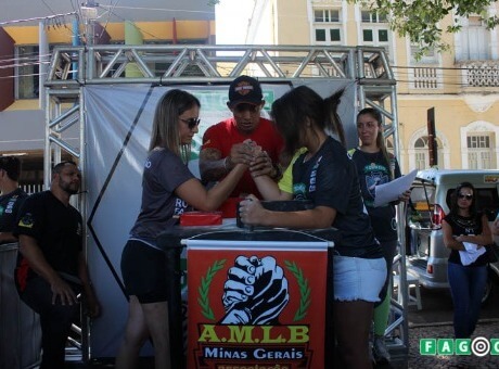 1ª edição da Luta de Braço acontece em Ubá