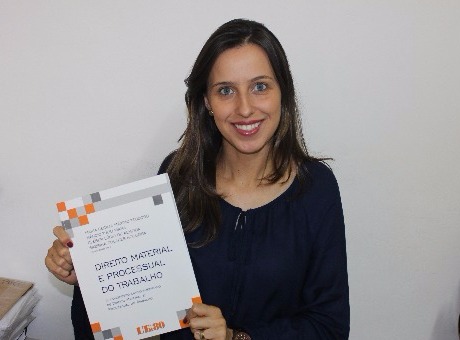 Professora de Direito da Fagoc publica artigo sobre ambiente de trabalho seguro