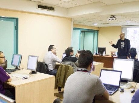 Crise econômica faz aumentar procura por especializações