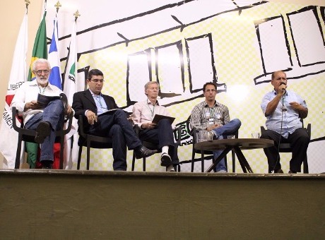 Candidatos à Prefeitura de Ubá respondem a perguntas dos alunos da Fagoc