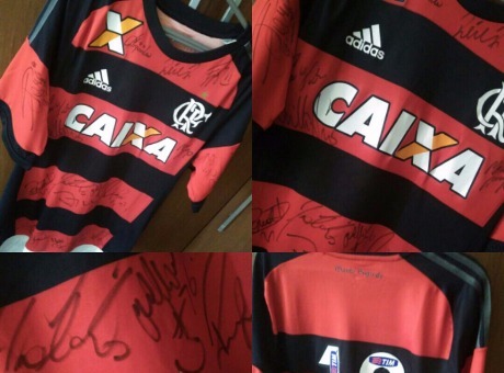 Camisa autografada por Zico é prêmio de ação beneficente promovida por alunos de Educação Física