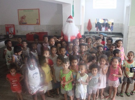 Campanha de Natal da Fagoc arrecada brinquedos para crianças da Creche Irtes Terezinha