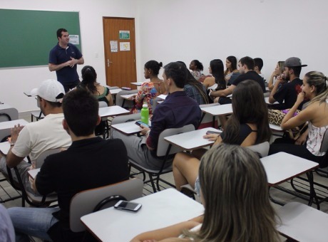 Alunos de Administração participam de palestra sobre  Marketing Ambiental