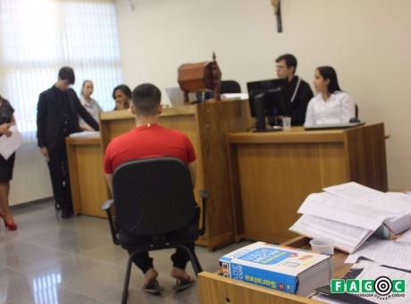 Alunos de Direito participam de Júri Simulado no Fórum de Ubá