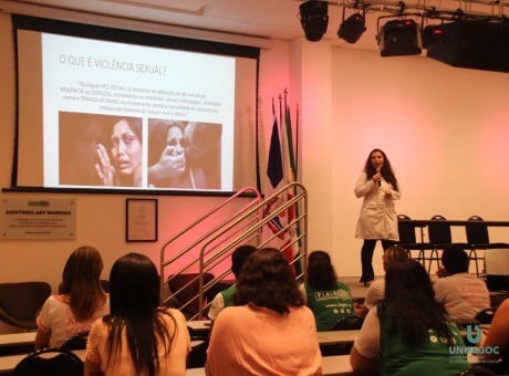 Alunas da Medicina UNIFAGOC promovem ciclo de palestras em apoio à Campanha Outubro Rosa