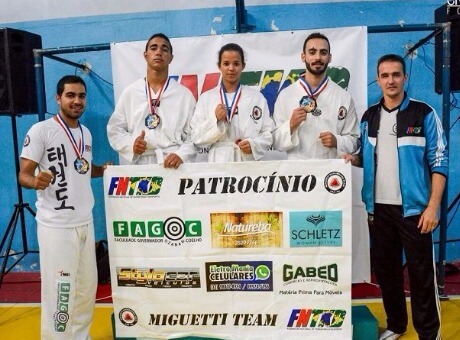 Alunos da Fagoc conquistam medalhas de ouro e prata em importante campeonato de Taekwondo