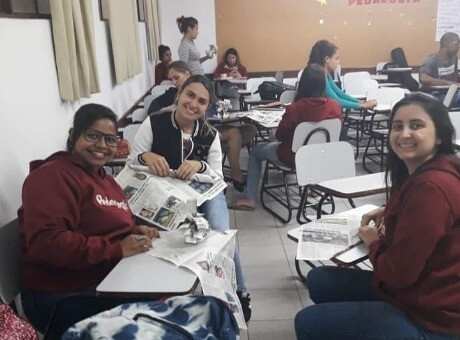 Alunos de Pedagogia da Fagoc fazem brinquedos reciclados em comemoração ao Dia do Índio