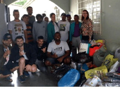 AUSM recebe as doações da Campanha do Agasalho 2017