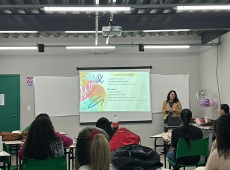 3º período da Pedagogia UNIFAGOC recebe professora de Ubá para falar sobre Alfabetização