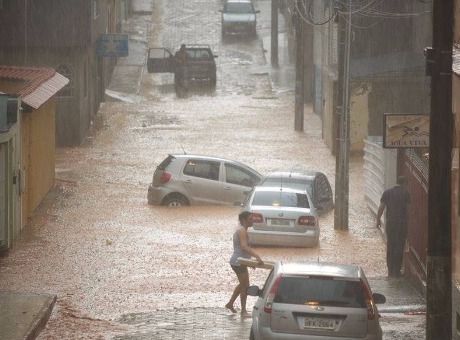 Alerta para risco de escorregamento de encostas em Ubá