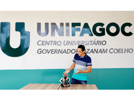 Professor do UNIFAGOC explica como controlar máquinas e equipamentos por meio da tecnologia