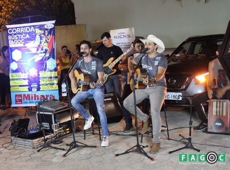 Dupla sertaneja Dennis e Cristiano se apresentam em edição especial do Tô no Palco