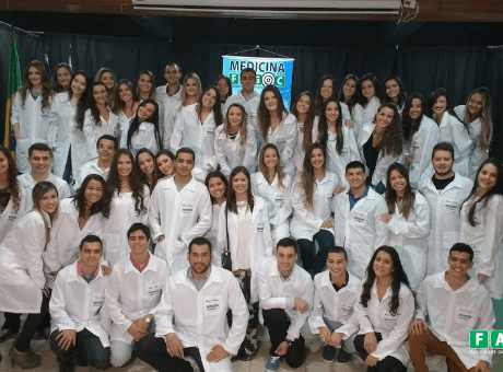 4ª turma de Medicina recebe jaleco personalizado
