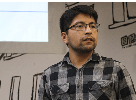 Pesquisador peruano palestra a alunos de Medicina sobre possível cura do câncer