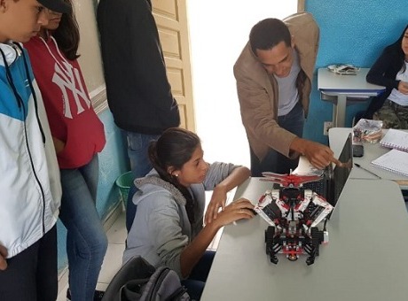 Computação UNIFAGOC realiza intervenções pedagógicas com robô em escolas