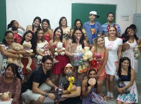 Alunos de Jornalismo arrecadam brinquedos para Casa da Criança