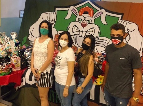 Alunos da Nutrição UNIFAGOC entregam presentes arrecadados em campanha de Natal