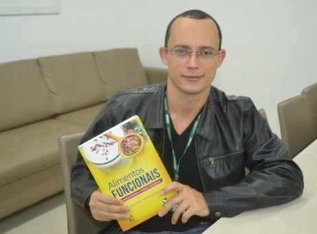 Professor da Fagoc é coautor de livro sobre alimentos funcionais