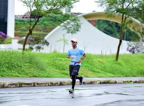 Medicina UNIFAGOC patrocina atleta em corrida de conscientização de doenças raras