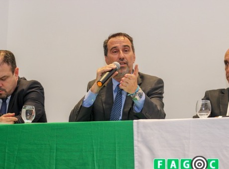 Ministro da Saúde, Gilberto Occhi, marca presença na Aula Magna de Medicina