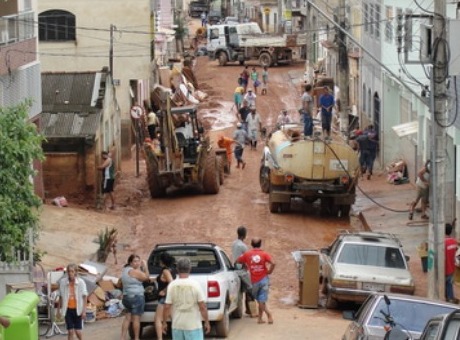 Fagoc doa 50 cestas básicas a vítimas das chuvas