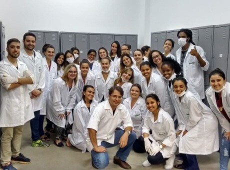 Alunos de Pedagogia fazem visita técnica e aula prática no Laboratório de Anatomia Humana da Fagoc