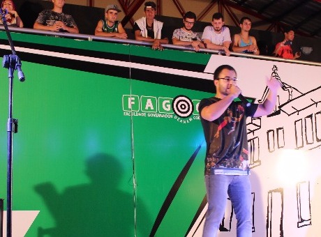 Aluno de Jornalismo compõe rap sobre a Fagoc