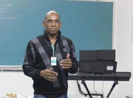 Alunos de jornalismo participam de oficina sobre o uso profissional da voz