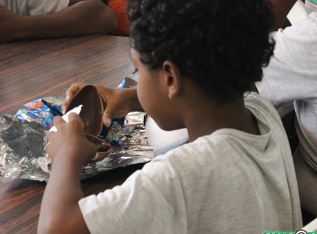 Ação da Fagoc bate meta e distribui ovos de páscoa para mais de 600 crianças carentes