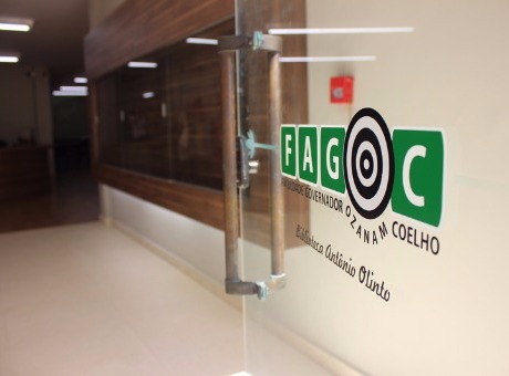 Fagoc reinaugura Biblioteca Antônio Olinto