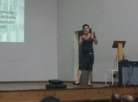 Coordenadora de Direito da Fagoc ministra palestra em seminário sobre método APAC