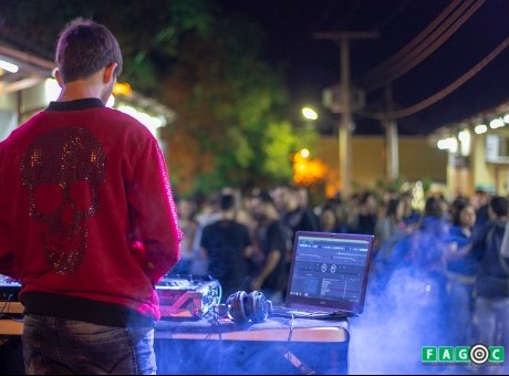 Fagoc inicia semestre letivo com música e diversão