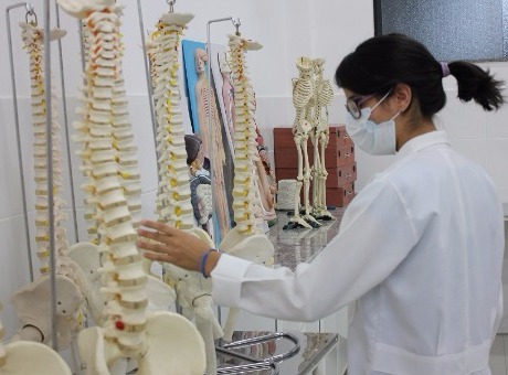 Alunos de Ciências Biológicas da UEMG visitam a Fagoc