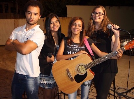 Alunos de Jornalismo se apresentam no Tô no Palco