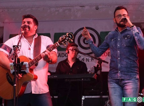 Família Fagoc comemora ao som de Netto e Léo