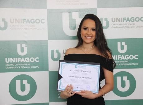 Ex-aluna da Medicina UNIFAGOC é destaque com 28 classificações no concurso de residência médica PSU