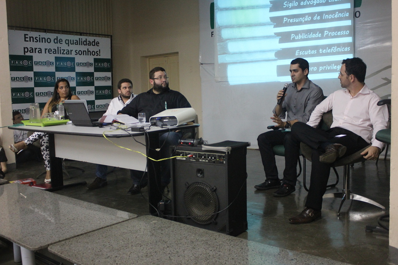 debate político na faculdade