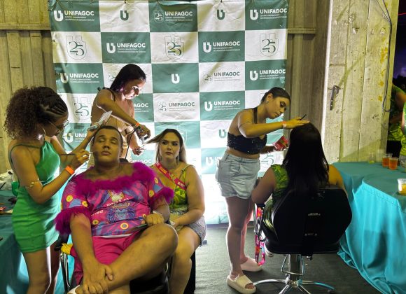 Estética e Cosmética UNIFAGOC oferece serviços gratuitos na última edição do Bloco Do Leão