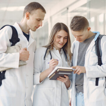 Quantas horas um aluno de Medicina estuda por dia?