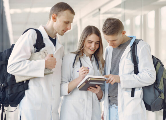 Quantas horas um aluno de Medicina estuda por dia?