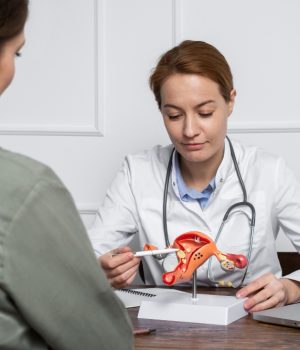 Ginecologia e Obstetrícia são especialidades médicas essenciais para a saúde da mulher. Entenda o que fazem, suas diferenças e a importância dos cuidados preventivos.