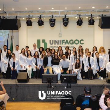Entrega de Jaleco marca nova etapa na formação dos alunos de Psicologia do UNIFAGOC