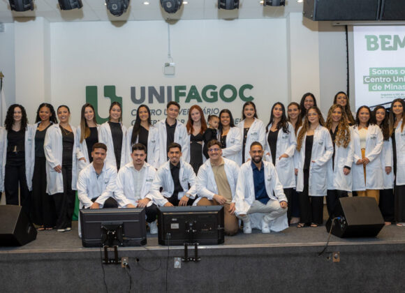 IV turma de Nutrição do UNIFAGOC celebra cerimônia de entrega de jalecos