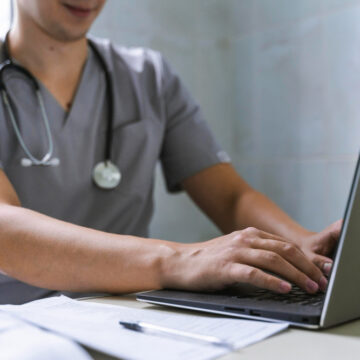 Guia do que incluir no Currículo Lattes em cada fase da graduação em Medicina