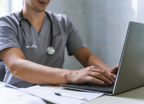 Guia do que incluir no Currículo Lattes em cada fase da graduação em Medicina